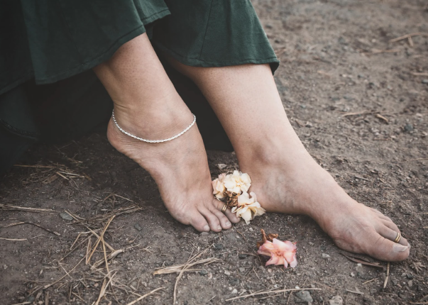 The Ultimate Silver Anklets Guide: Meaning, Styling, Care Tips & More